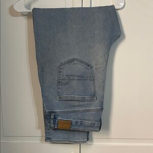 American Eagle Curvy Mon Jeans - Light Wash Denim